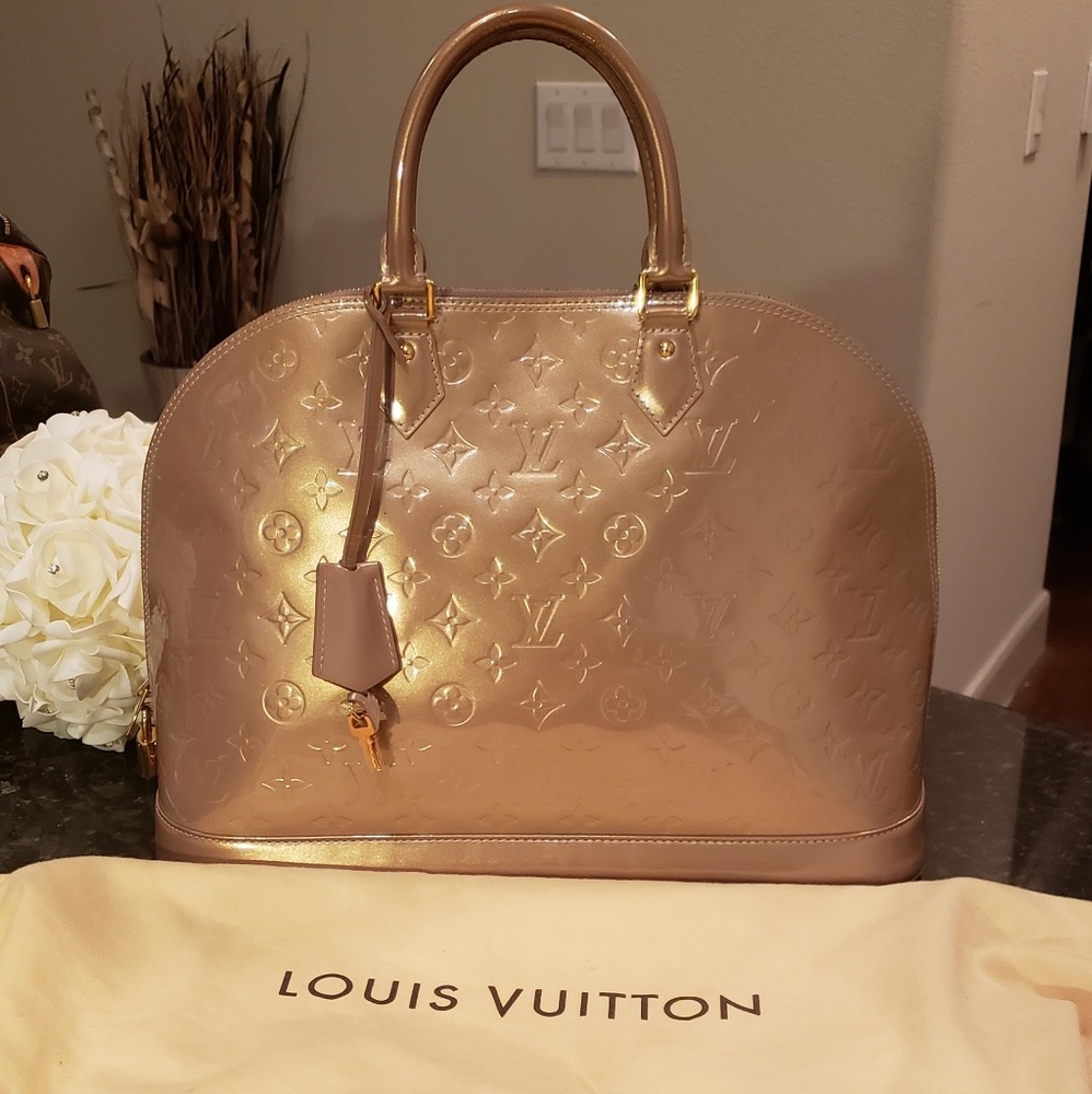 Louis Vuitton Alma Vernis GM Beige Poudre